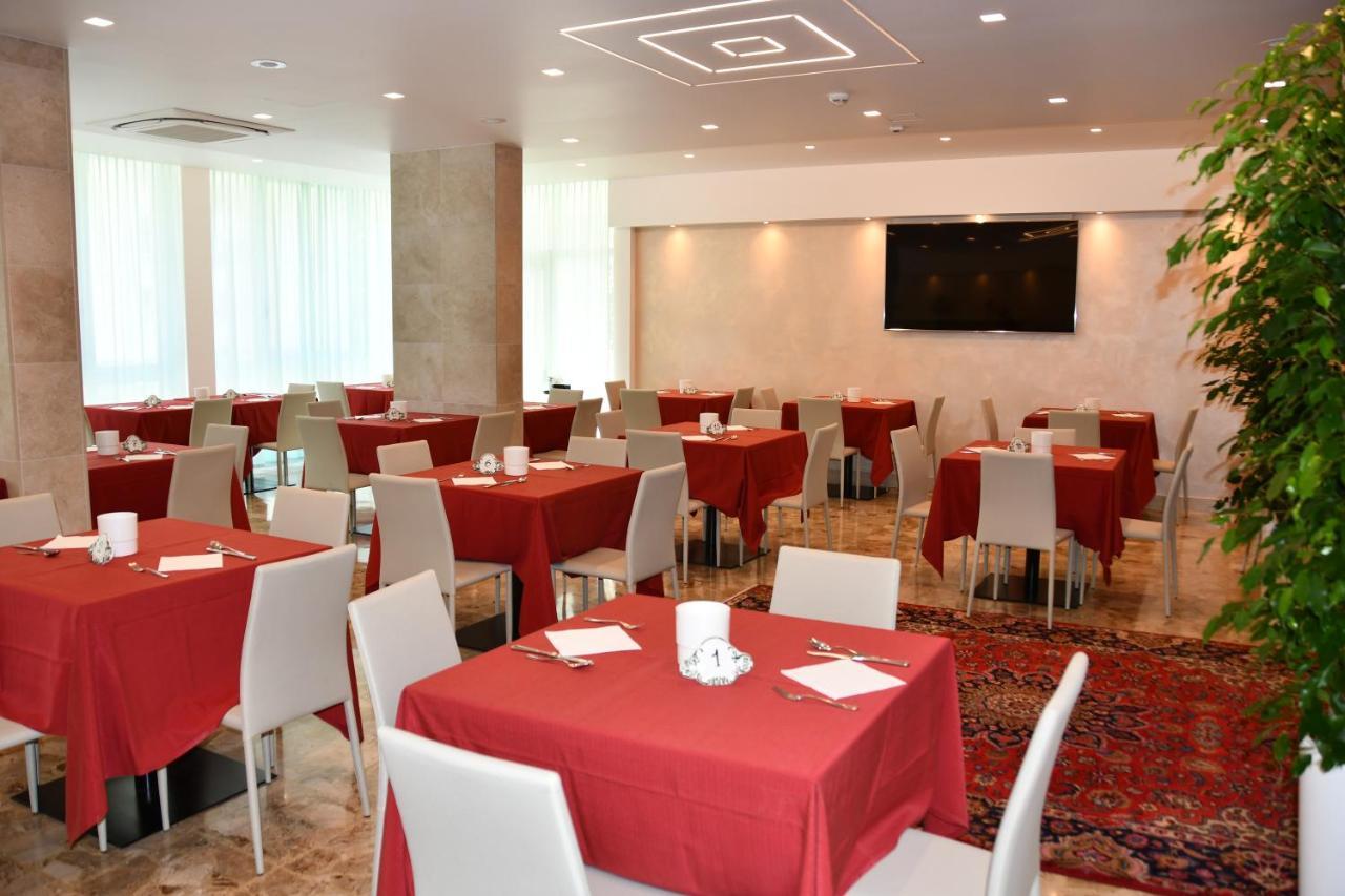 Hotel Playa Bibione Bagian luar foto
