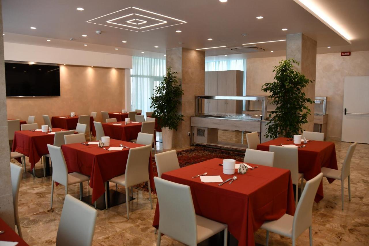 Hotel Playa Bibione Bagian luar foto