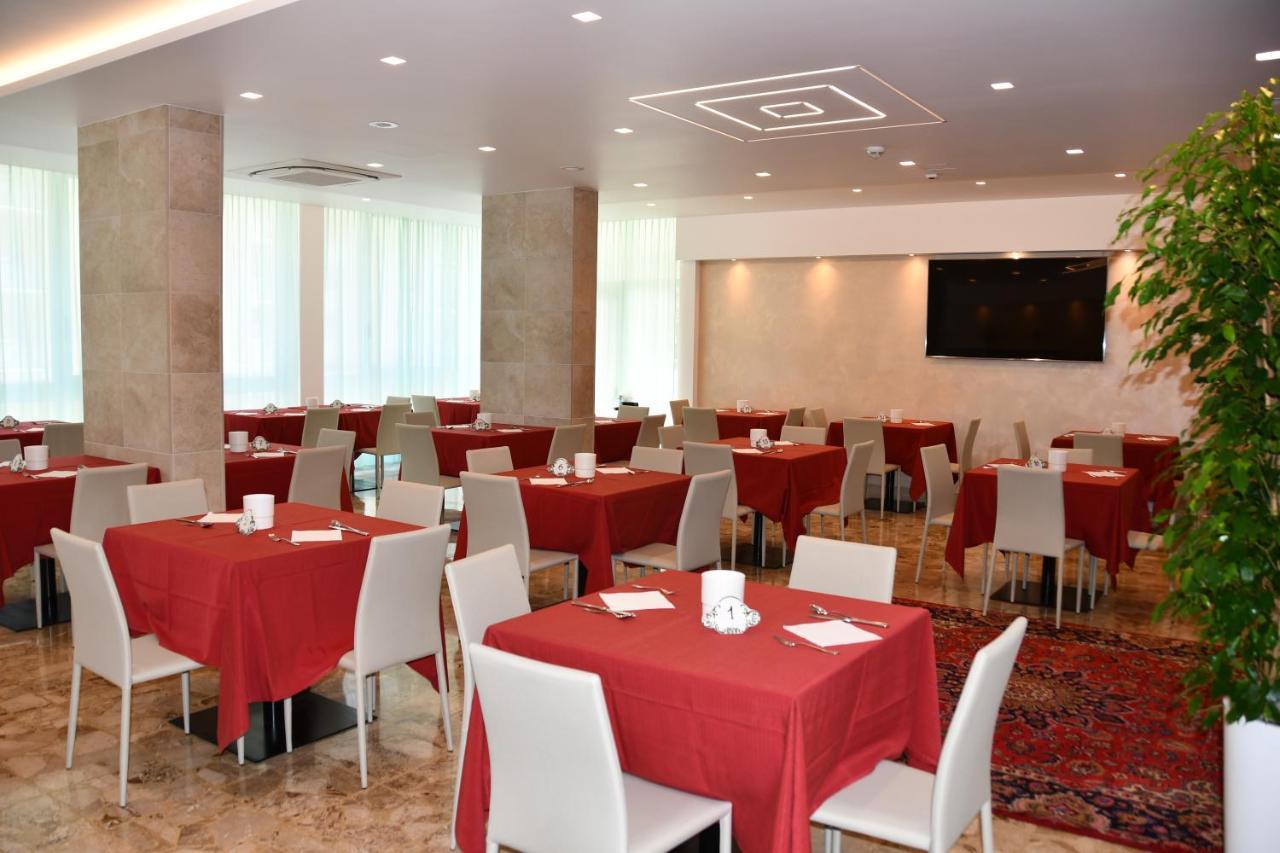 Hotel Playa Bibione Bagian luar foto